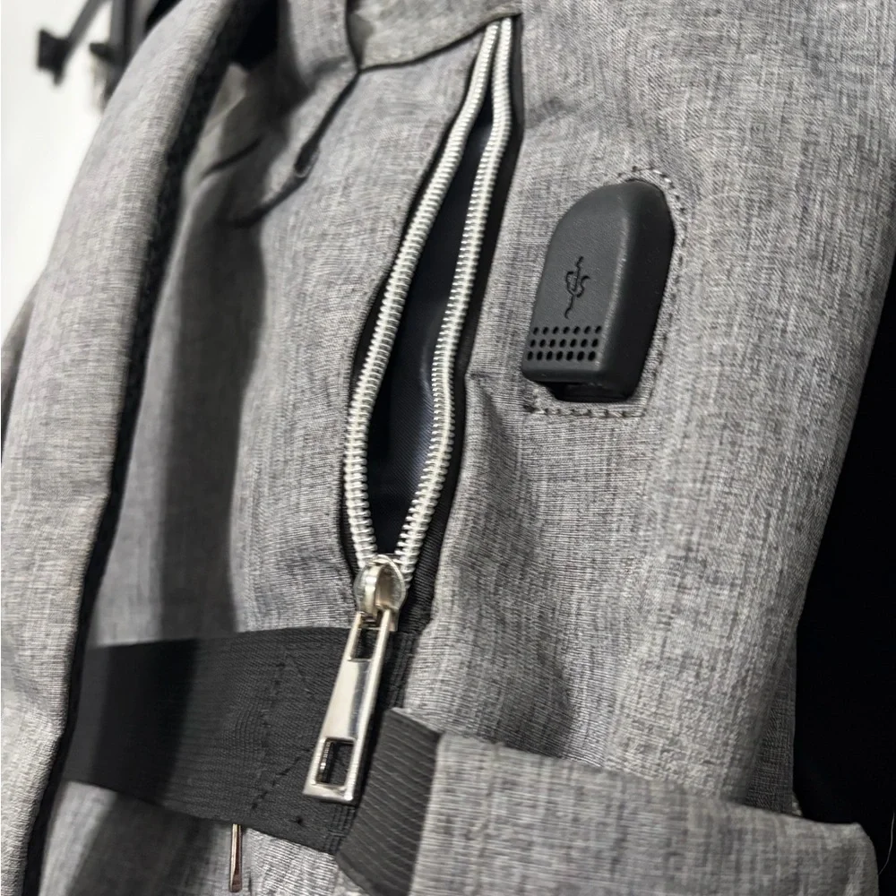 Sleek Gray Lovevook Backpack - Picture 4 of 16